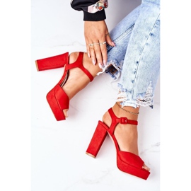 PW1 Mockasandaler på en röd Camilia -bar 1