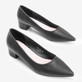 Svarta pumpar på den låga Zafira -stolpen 1