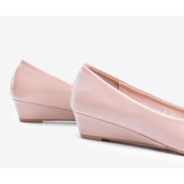 Beige pumps på en låg kilklack Chantal 1