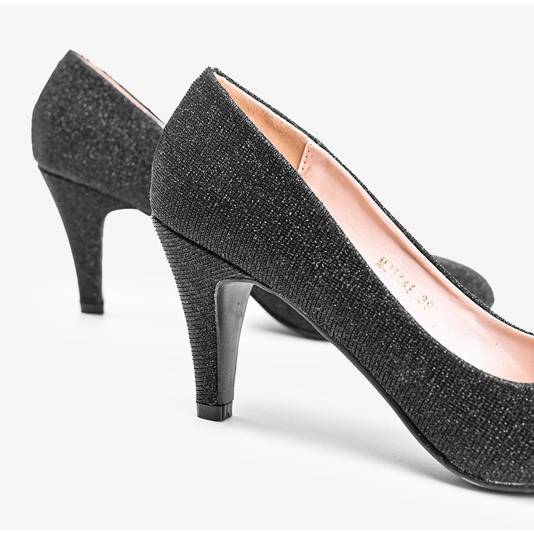 Glänsande svarta pumps på en Zarila stilettklack 1