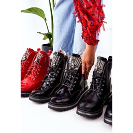 Lackerade varma arbetare med svart uppmärksamhet Cubic Zirconia 2