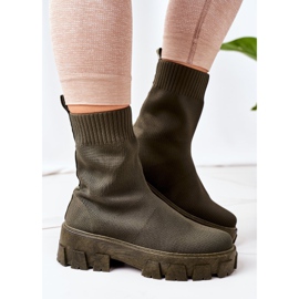 PS1 Arbetare av elastiskt tyg på den gröna inspirationsplattformen 1