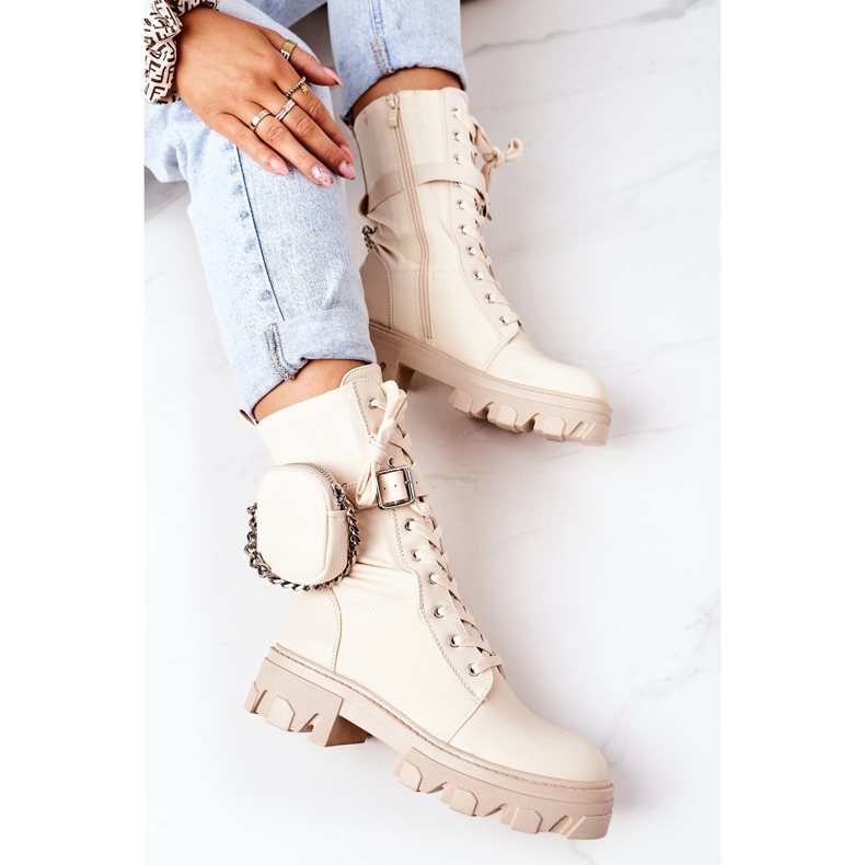 PS1 Varma arbetare med njurbeige titta på mig 1