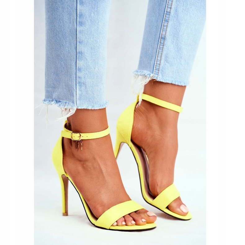 PS1 Kvinnors sandaler på en högklackad ekologisk mocka gul frihet 1
