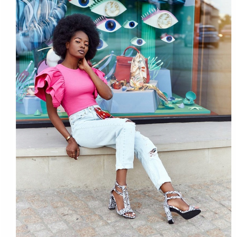 PS1 Svarta sandaler på en bar med ett ormmönster grå 4