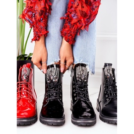 Lackerade varma arbetare med svart uppmärksamhet Cubic Zirconia 1