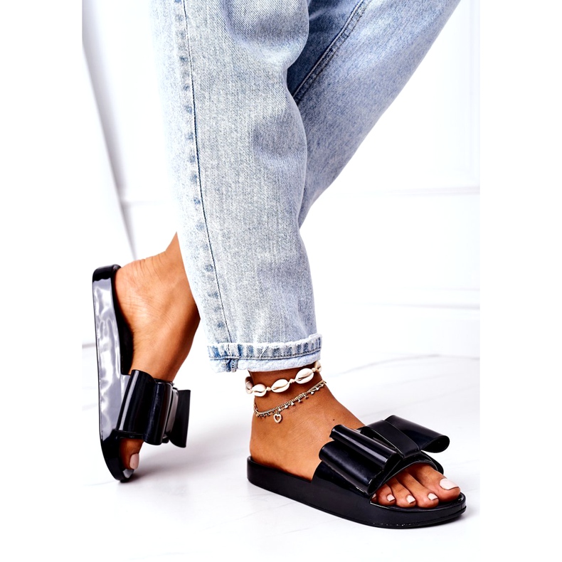 PS1 Gummi tofflor med rosett svart april 3