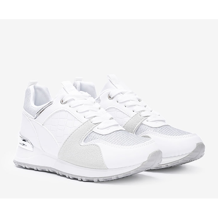 Vita sneakers med Yoisya -tillbehör i silver 1