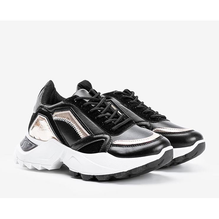 Svarta sneakers med metallinsatser från Gordani 1