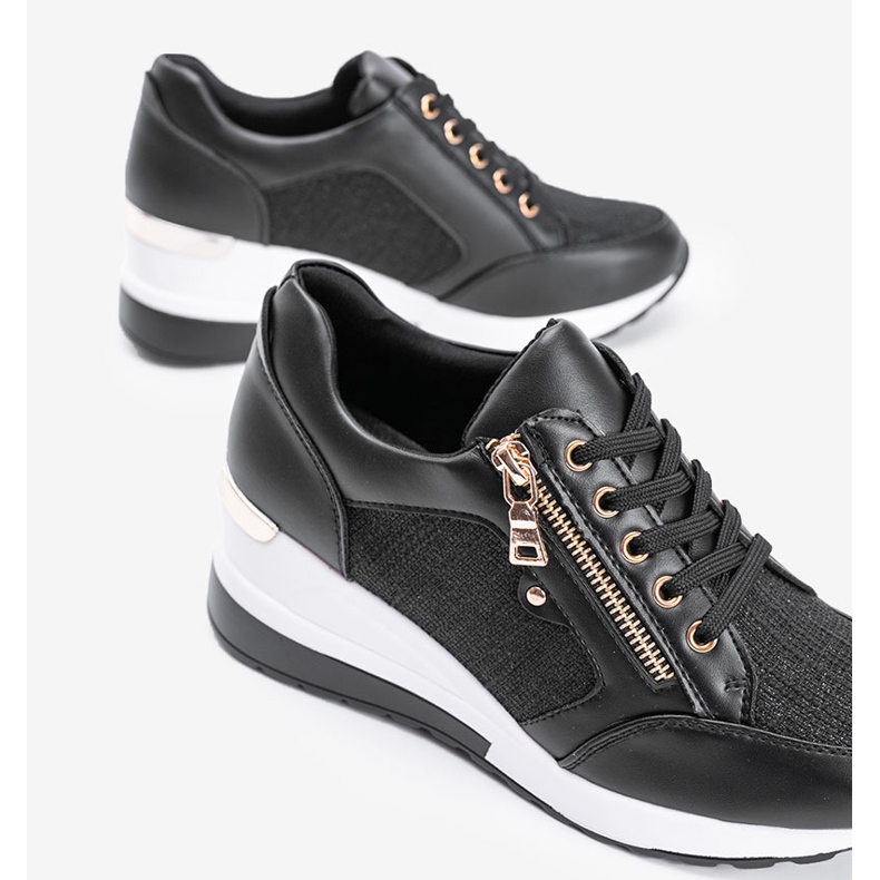 Svarta blanka sneakers på kilen The Moment 2