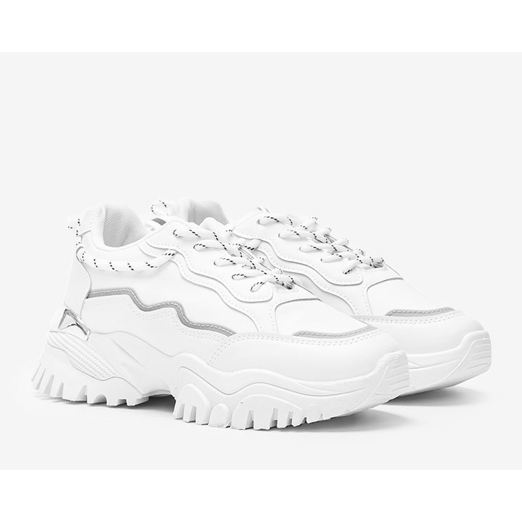 Vita sneakers på en tjock Desiare -sula 1