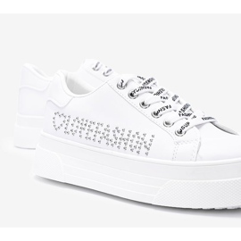 Vita sneakers på en tjock Lovefashion -sula 1