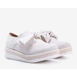 Beige skor med en tjock Sindri -sula 1