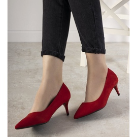 Röda pumps på en låg klack från Ferri 1