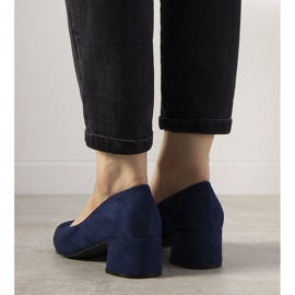 Marinblå pumpar på Floren -stolpen 1