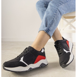 Svarta sneakers med röda träningsinsatser 1