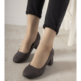 Gråa pumpar på Always -inlägget 1