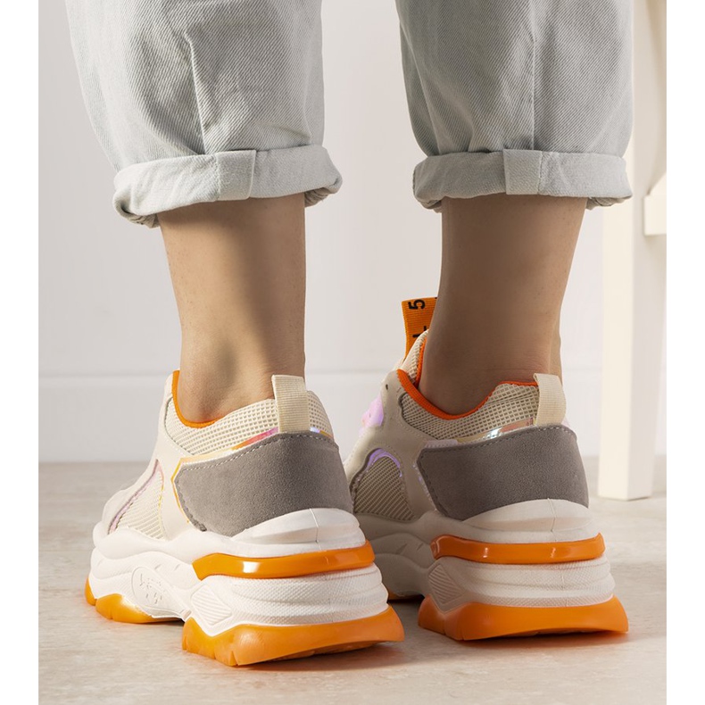 Vita sneakers med holografiska Freedom -inlägg orange 1