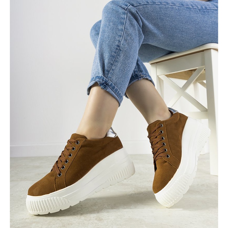 Bruna sportskor med hög rapsula 1