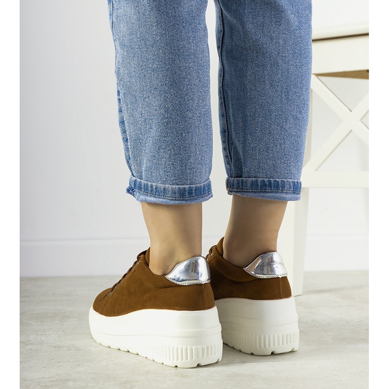 Bruna sportskor med hög rapsula 2