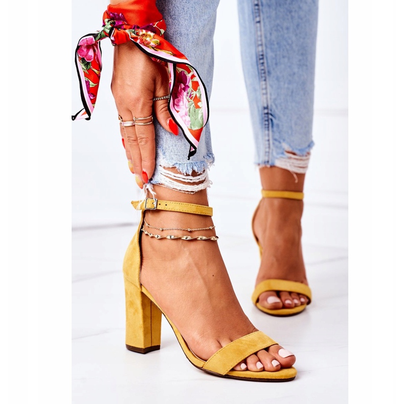 PS1 Florens gula mockasandaler på en bar 3