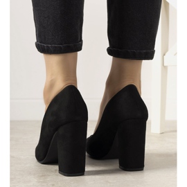 Svarta pumpar på Selva -stolpen 1