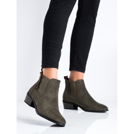 J. Star Gröna stövlar på ett lågt inlägg 1