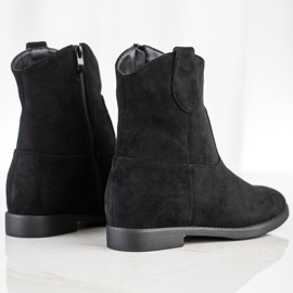 J. Star Svarta cowgirls på en kil 1