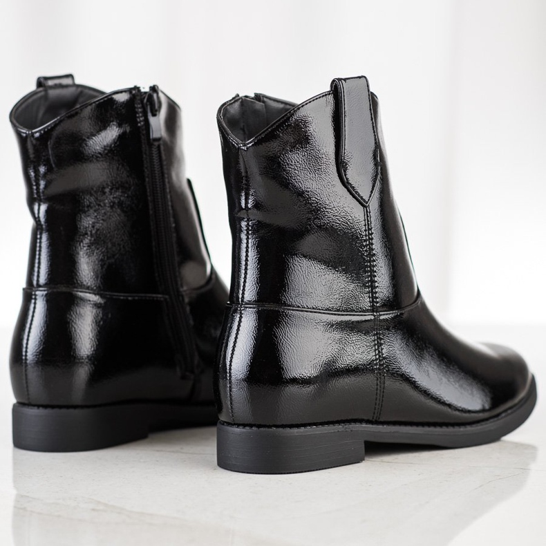 J. Star Svarta cowgirls på en kil 1