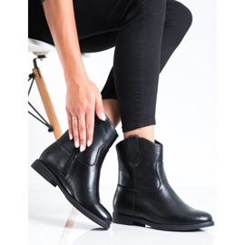 J. Star Svarta cowgirls på en kil 2