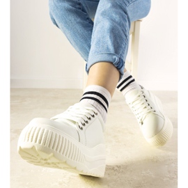 Vita sportskor med hög undersula 1