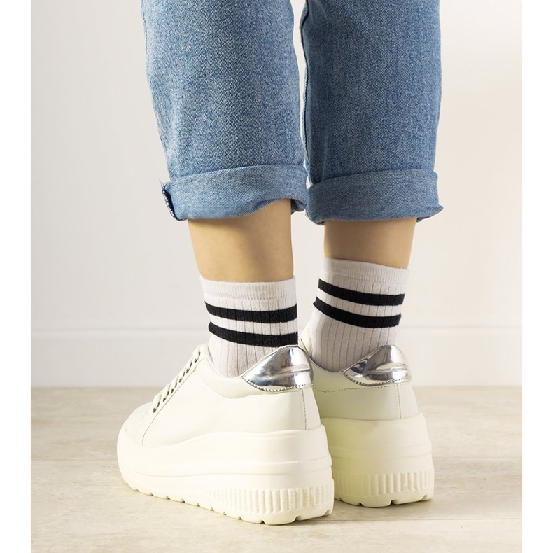 Vita sportskor med hög undersula 2