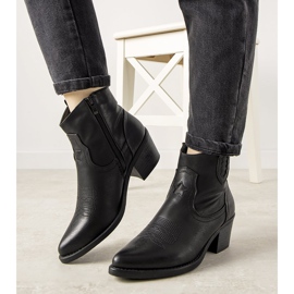 Svarta cowboystövlar med broderat Mustgrow -mönster 1