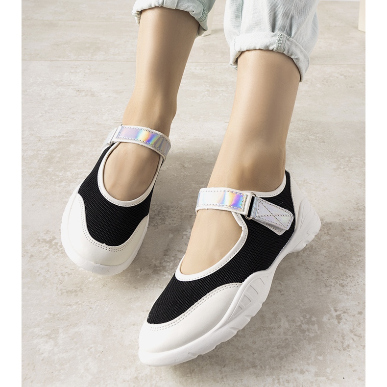 Svartvita tränare med en holografisk Melania -insats 1