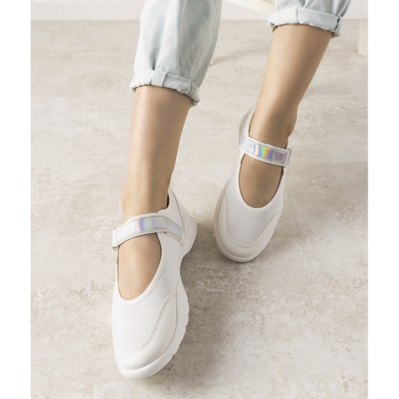 Vita sportskor med holografisk insats Melania 1