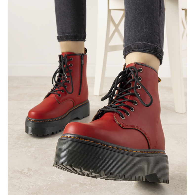 Madeline röda damstövlar 2