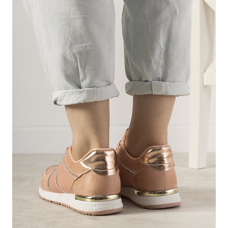 Ecoma rosa sneakers med ett ormskinnsmönster 1