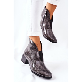 Lädervarma stövlar på högklackad Maciejka 04777-13 grå mångfärgad 2