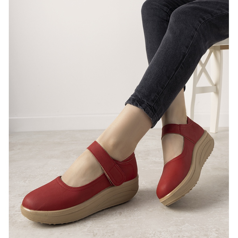 Röda skor på en tjock Lumen -sula 1