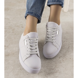 Vita och silver sneakers från Boomshom 1