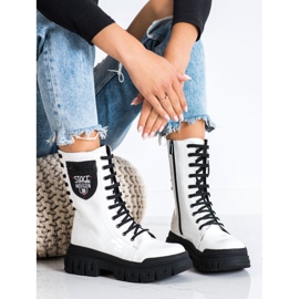 SHELOVET Vita stövlar på plattformen 2