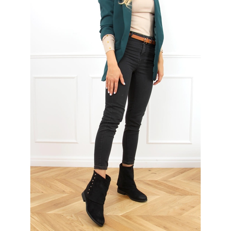 Svarta stövlar på en dold kilklack D7719 Svart 1