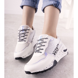 Vita sneakers med holografiska skär från Manitoba silver- 1