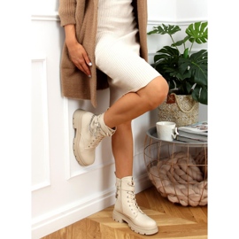 Arbetare med kedjor RQ381 Beige 1