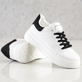 Ideal Shoes Klassiska vita sneakers 1