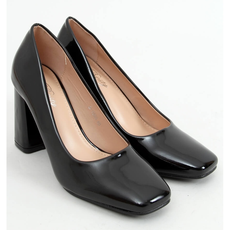 Pumpar på den svarta stolpen S-1008 Svart 1