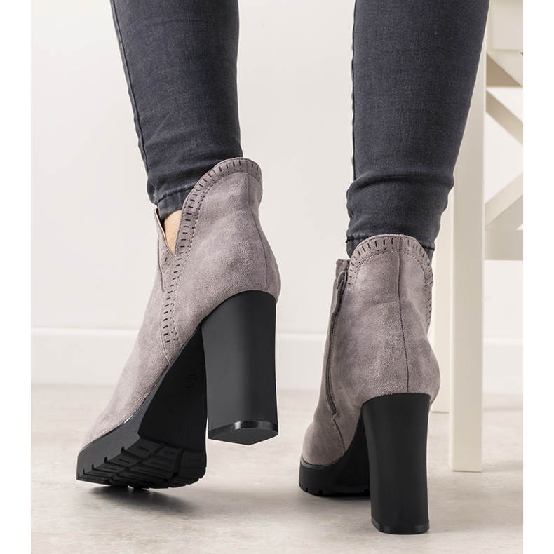 Grå stövlar på Bushido -stolpen 2