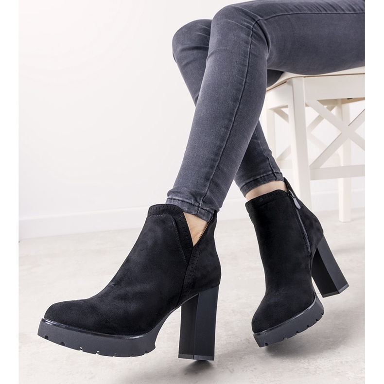 Svarta stövlar på Bushido -stolpen 1