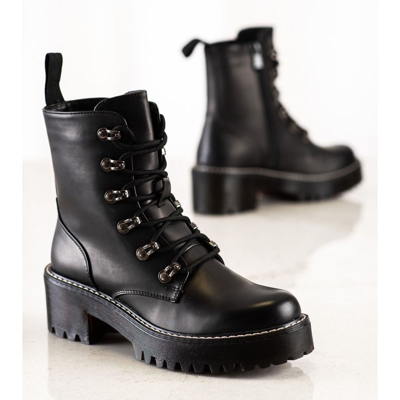 Janessa Modearbetare svart 1