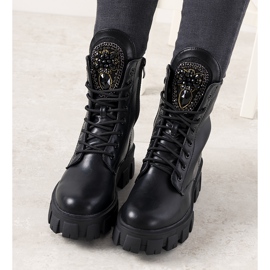 Svarta fällare med dekorativ Romaine -tunga 1